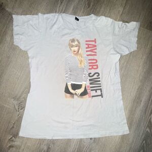 2013 Taylor Swift Red Tour t-shirt size medium